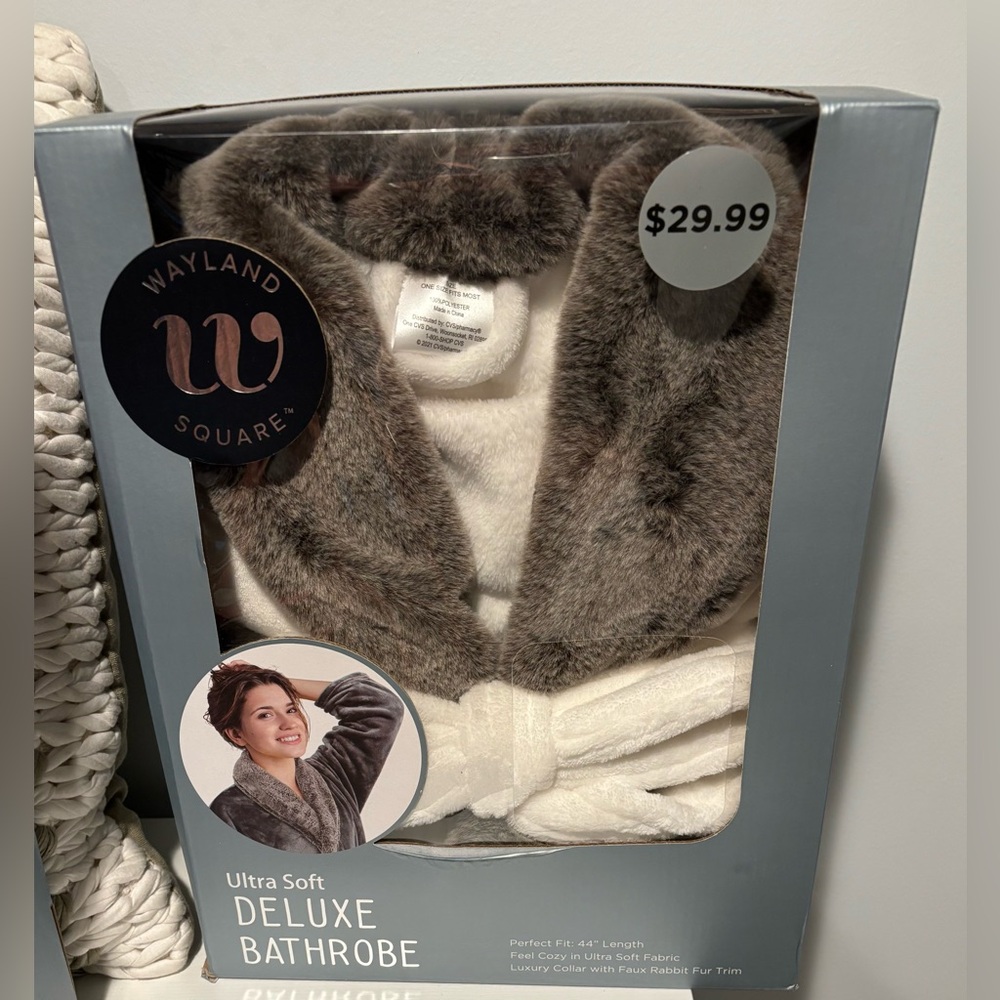 NWT
Wayland Square Ultra Soft Deluxe Bathrobe.  One Size fits most